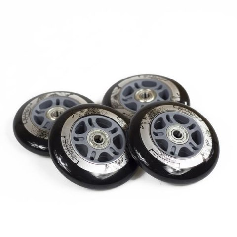 PU 90x24 82A CZARNE (4 szt.) + ABEC-9 CHROME (8 szt.) ZESTAW NILS EXTREME PU 90x24 82A CZARNE (4 szt.) + ABEC-9 CHROME (8 szt.) ZESTAW NILS EXTREME