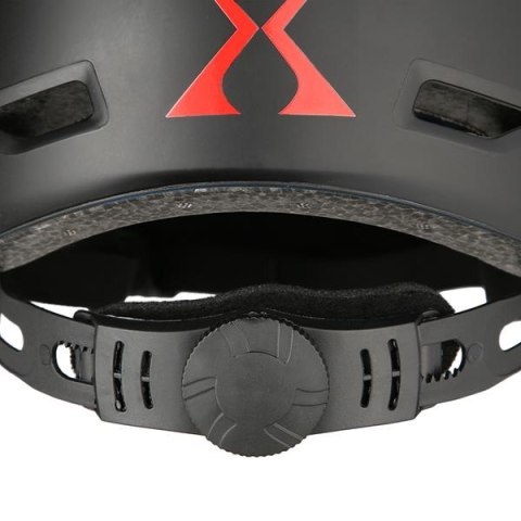 Kask Czarno-Czerwony Wytrzymały Dość Mocno Zabudowany Rozmiar L 54-62 cm Kask Czarno-Czerwony Wytrzymały Dość Mocno Zabudowany Rozmiar L 54-62 cm