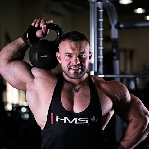 KNV06 BLACK KETTLEBELL ŻELIWNY POKRYTY WINYLEM HMS KNV06 BLACK KETTLEBELL ŻELIWNY POKRYTY WINYLEM HMS
