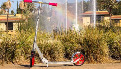 Hulajnoga Razor A5 Lux 13073001 (kolor srebrny) Hulajnoga Razor A5 Lux 13073001 (kolor srebrny)