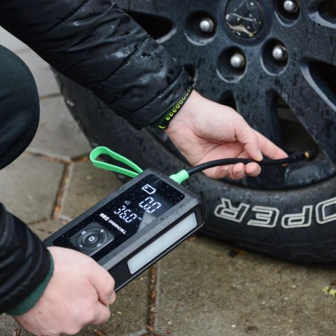 Green Cell - PowerBoost Air Car Jump Starter / Rozrusznik / Latarka / Powerbank do samochodu z kompresorem 8000mAh 1000A Green Cell - PowerBoost Air Car Jump Starter / Rozrusznik / Latarka / Powerbank do samochodu z kompresorem 8000mAh 1000A