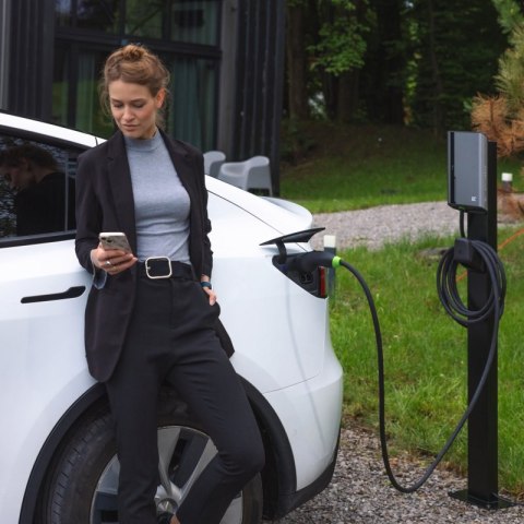 Green Cell - Słupek montażowy GC Habu Post do stacji ładowania samochodów elektrycznych HabuDen Wallbox Green Cell - Słupek montażowy GC Habu Post do stacji ładowania samochodów elektrycznych HabuDen Wallbox