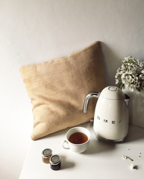 Czajnik elektryczny SMEG KLF03CREU kremowy