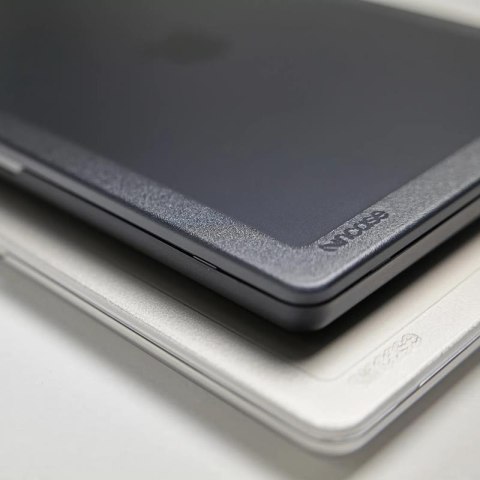 Incase Edge Hardshell Case - Etui MacBook Pro 14" (M4/M3/M2/M1/2024-2021) (Black) Incase Edge Hardshell Case - Etui MacBook Pro 14" (M4/M3/M2/M1/2024-2021) (Black)