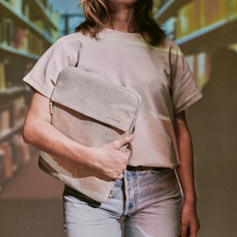 Incase Crosstown Sleeve with Woolenex - Pokrowiec z kieszenią MacBook Pro 14" (M4/M3/M2/M1/2024-2021) (Limestone) Incase Crosstown Sleeve with Woolenex - Pokrowiec z kieszenią MacBook Pro 14" (M4/M3/M2/M1/2024-2021) (Limestone)