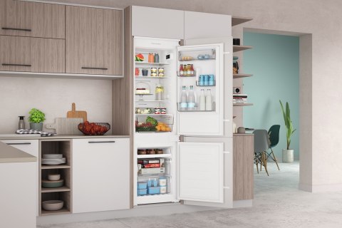 Chłodziarko-zamrażarka INDESIT INC18 T112 Chłodziarko-zamrażarka INDESIT INC18 T112
