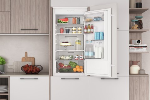 Chłodziarko-zamrażarka INDESIT INC18 T112 Chłodziarko-zamrażarka INDESIT INC18 T112