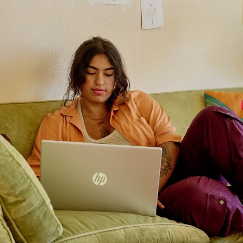 HP 15-fd0234nw i3-1215U 15,6"FHD AG 16GB SSD512 UHD 64EUs Cam720p 41Wh DOS 2Y Natural Silver HP 15-fd0234nw i3-1215U 15,6"FHD AG 16GB SSD512 UHD 64EUs Cam720p 41Wh DOS 2Y Natural Silver