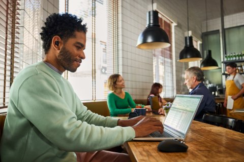 Mysz HP 700 Rechargeable  Mouse Black bezprzewodowa z akumulatorem czarna AZ7B0AA